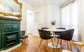 Abbesses - Superbe appartement avec cheminées