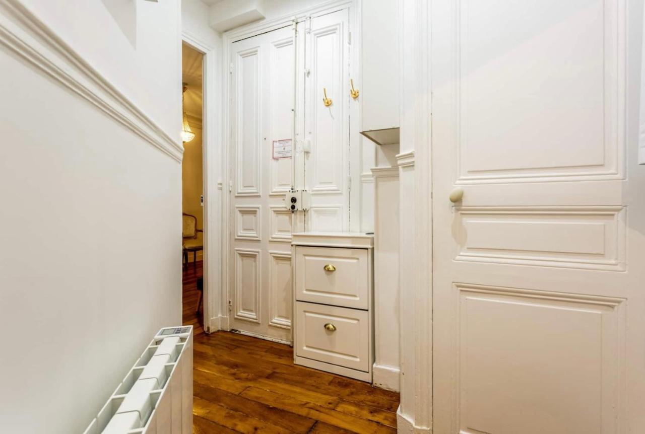Abbesses - Superbe appartement avec cheminées Paris Extérieur photo
